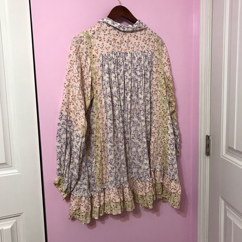 Free People Revolve lost in you floral  Button-Up tunic size M - Picture 3 of 4